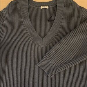 Babaton V-Neck Roger Sweater -100% merino wool